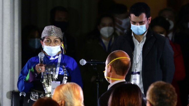 Elisa Loncon encabezó minuto de silencio 