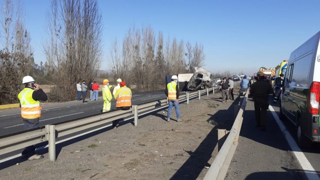Colisión entre camiones deja a una persona fallecida tras quemarse una de las cabinas