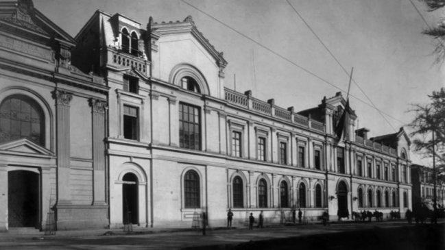 Año 1895, cuando la Universidad de Chile también se puso 