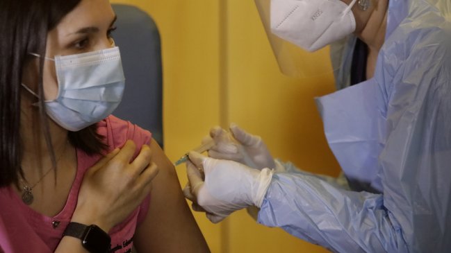 Alcaldes piden a rezagados acudir a vacunarse en el Biobío: No avanzamos de fase por eso