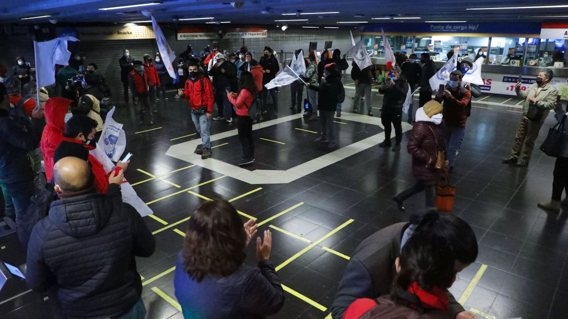 Diputado PS apuntó a gerencia de Metro: Agranda la desigualdad en la empresa