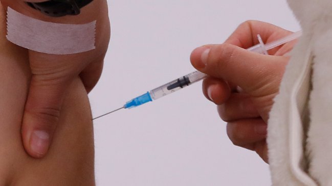 RM alcanzó el 80% de los vacunados con una dosis: Expertos coinciden que ayudaría al control de los casos