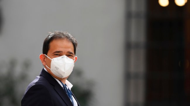 Asociación de funcionarios del INDH exigió renuncia de Sergio Micco y anunció paralización