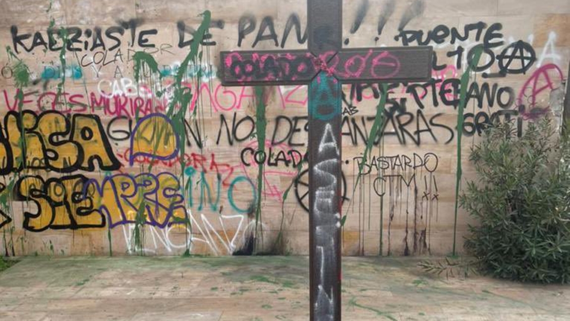 UDI denuncia que desconocidos vandalizaron y profanaron la tumba de Jaime Guzmán