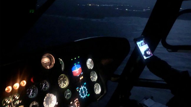 Por mar y aire buscan a pescador que cayó de una lancha en Melinka