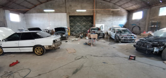 Tres detenidos por receptación de vehículos en taller mecánico en Graneros