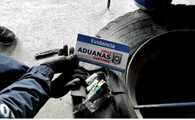 Decomisan 1.500 cajetillas de cigarros escondidas en las ruedas de camión en Los Andes
