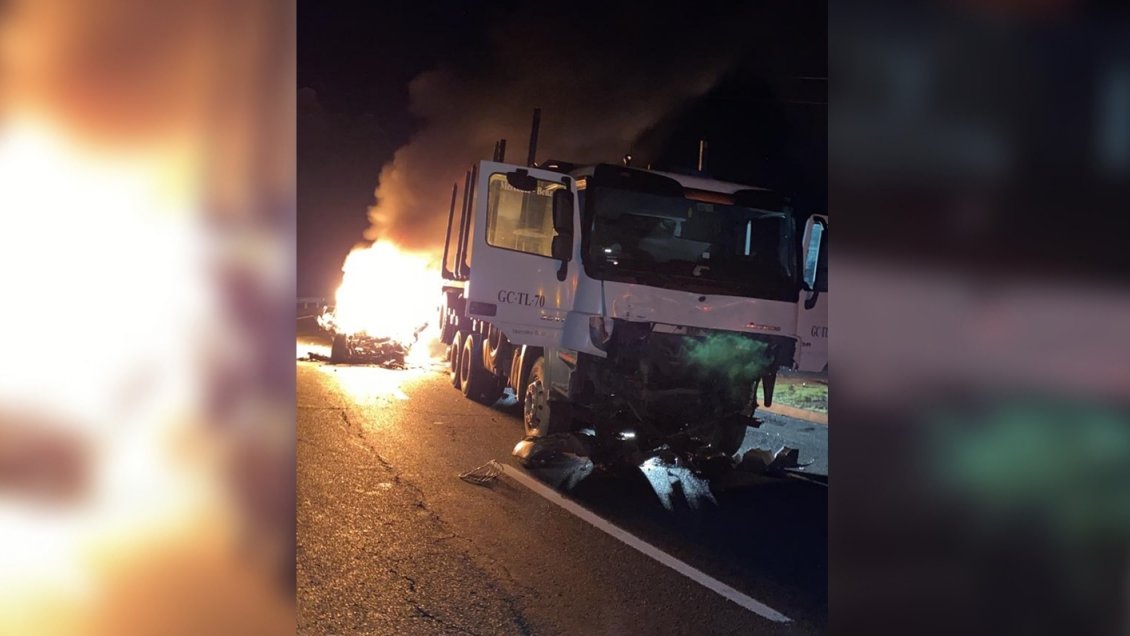 Dos personas murieron en choque entre auto y un camión en Santa Juana