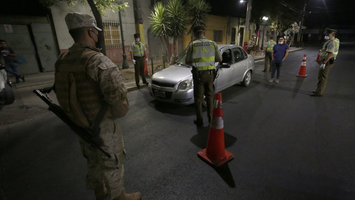 Cinco regiones de Chile retrasan el toque de queda