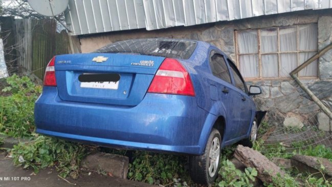 Automóvil se estrelló contra el frontis de una casa en Concepción