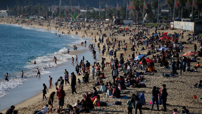 Siguen mejorando las cifras Covid: Positividad cayó a nivel récord de 3%