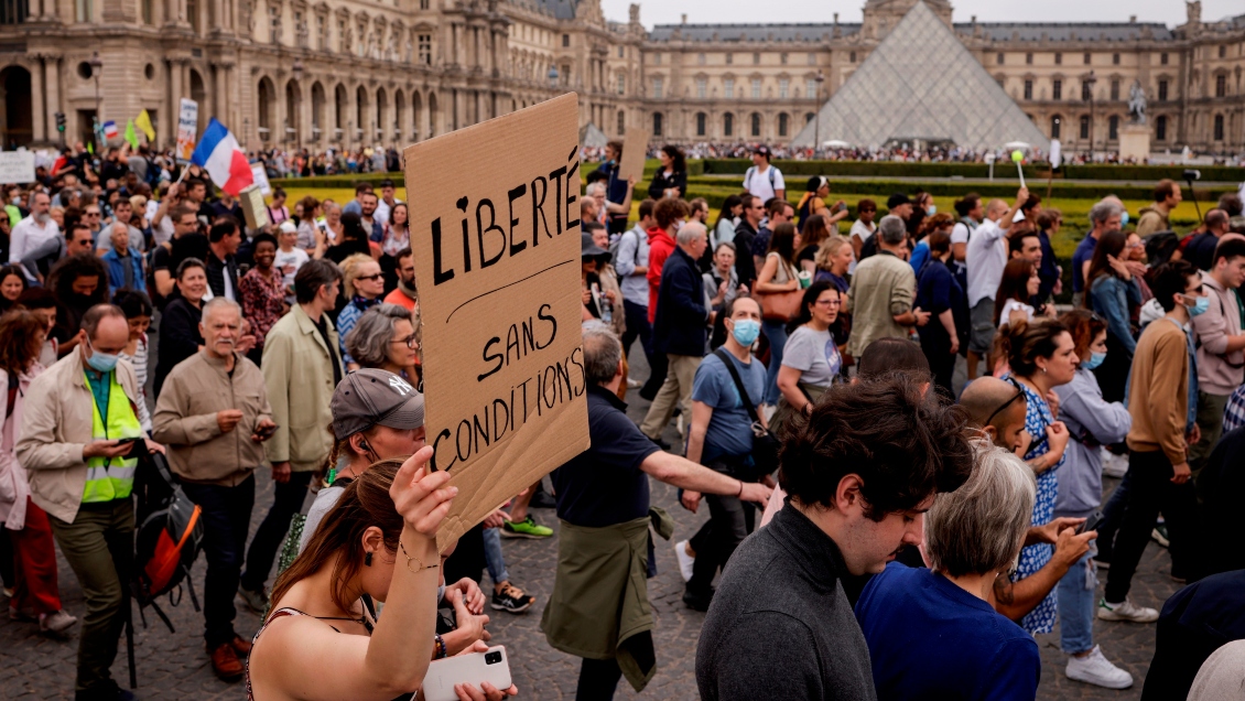Contagios en Francia suben casi un 15% en un solo día