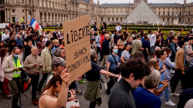 Contagios en Francia suben casi un 15% en un solo día