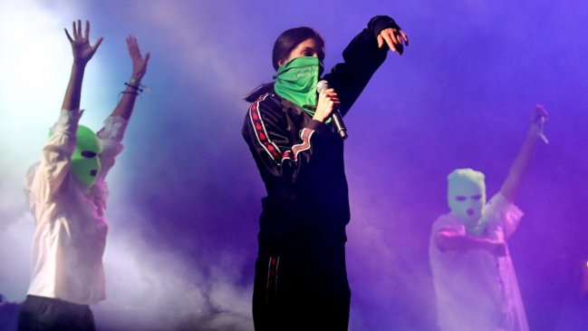 Miembro de Pussy Riot abandonó Rusia por la persecución policial