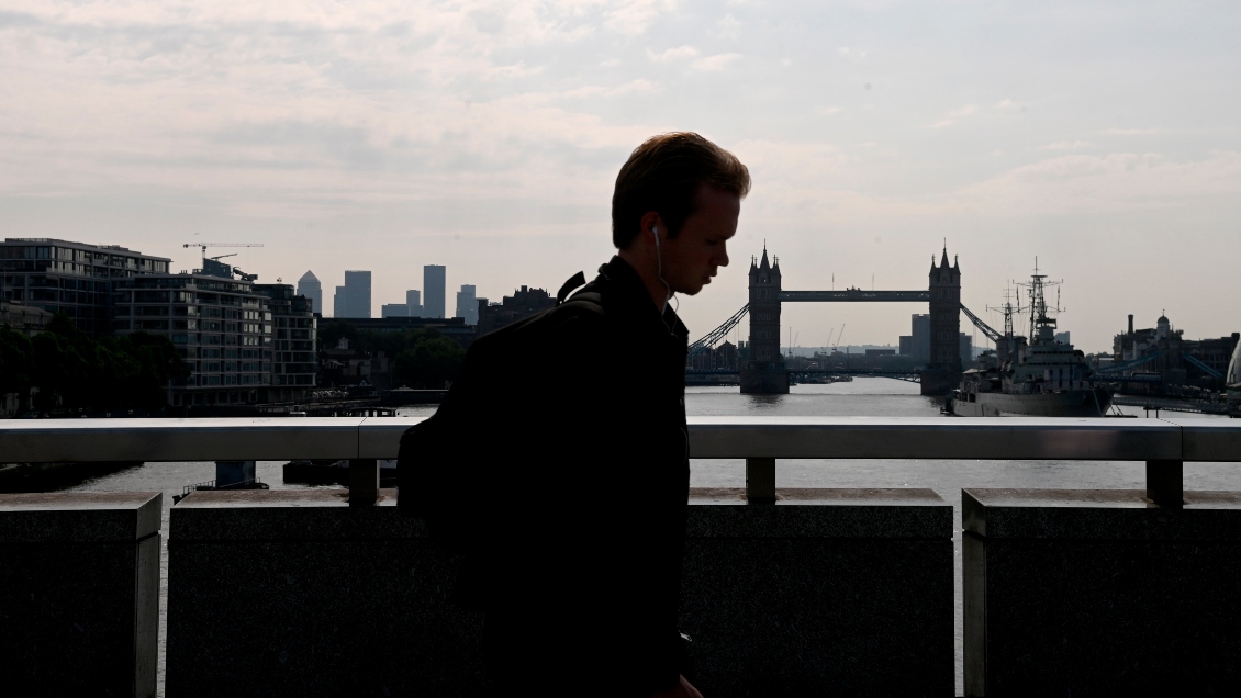 Inglaterra inicia la desescalada pese a la ola de contagios