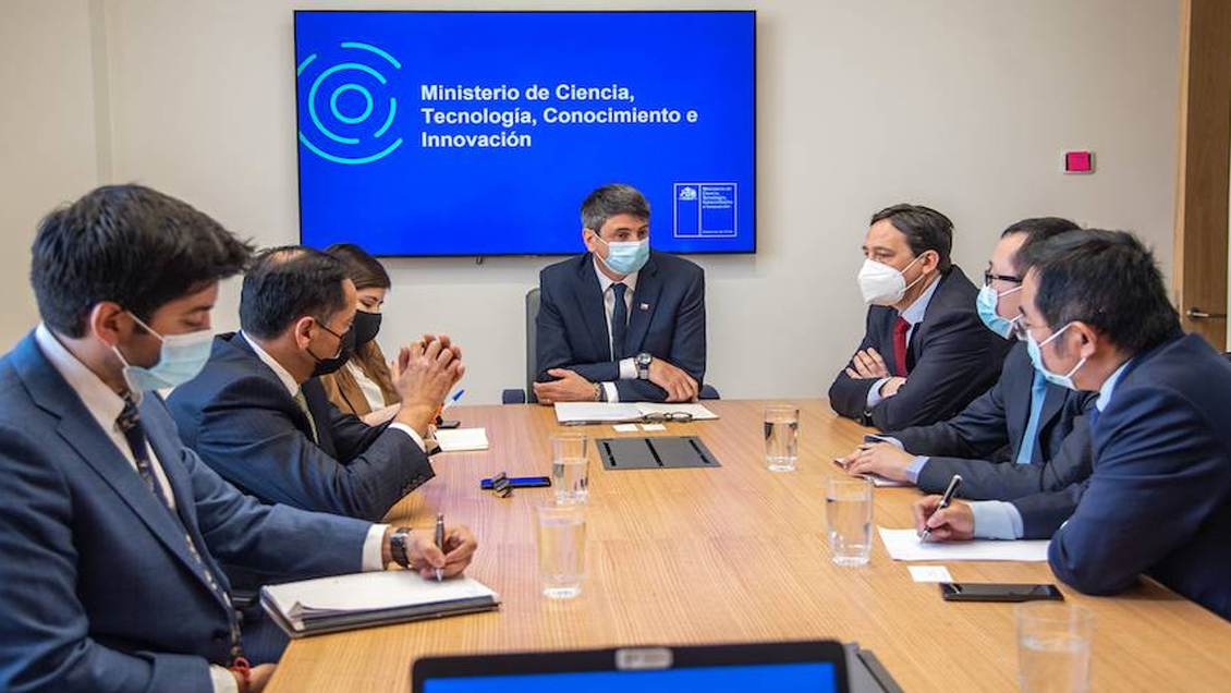 Ministro de Ciencia recibió a delegación de Sinovac por proyecto de instalación de planta en Chile