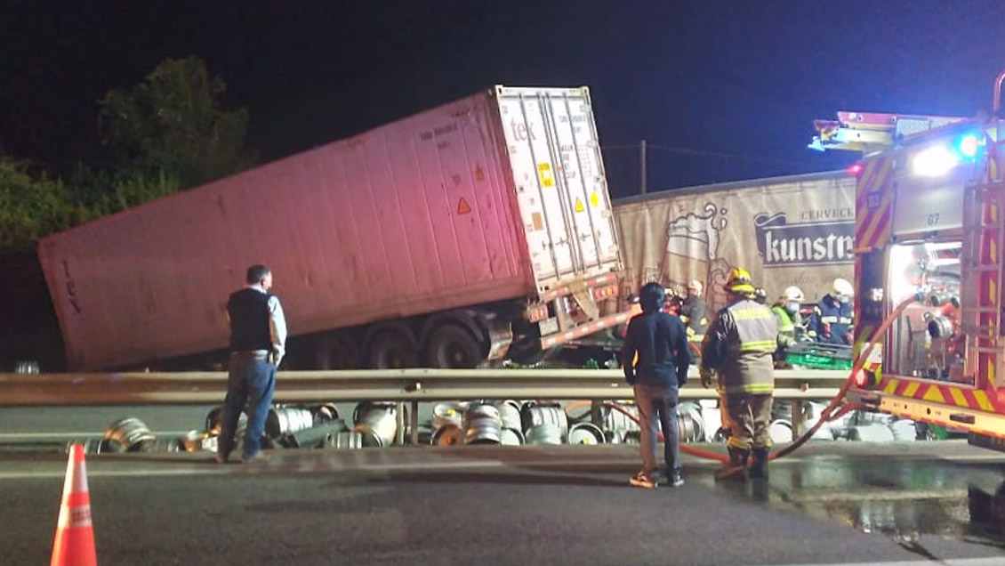 Choque frontal de camiones dejó dos muertos en Loncoche