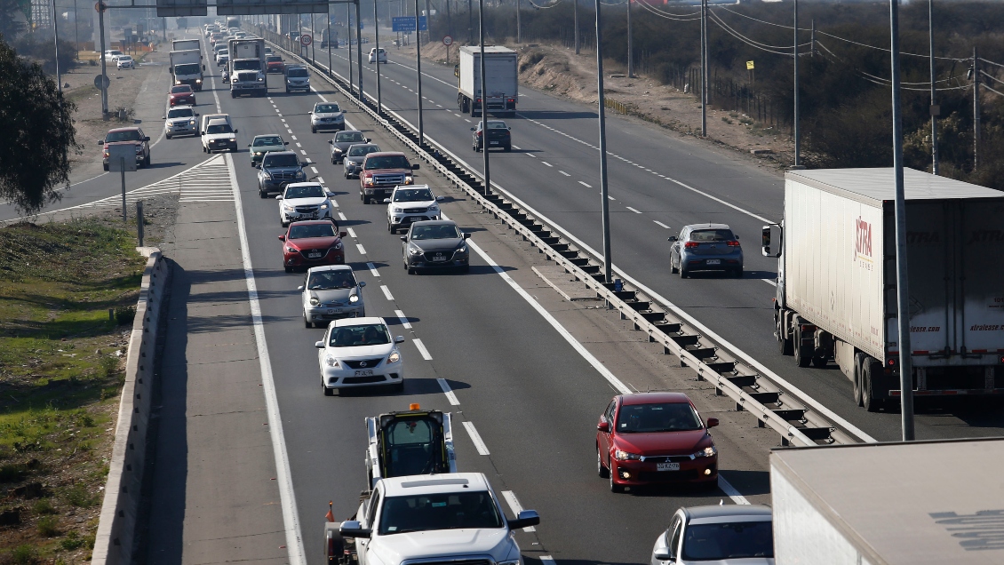 Primer fin de semana sin cuarentena desde marzo: Más de 210.000 vehículos salieron de la Región Metropolitana