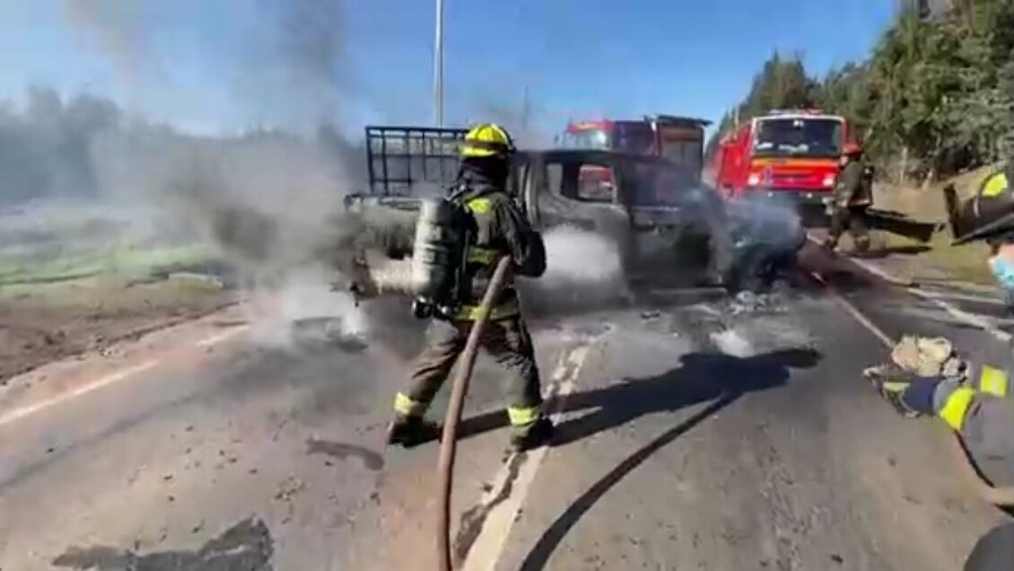 Ataque incendiario: Camioneta fue quemada en la ruta Collipulli-Angol