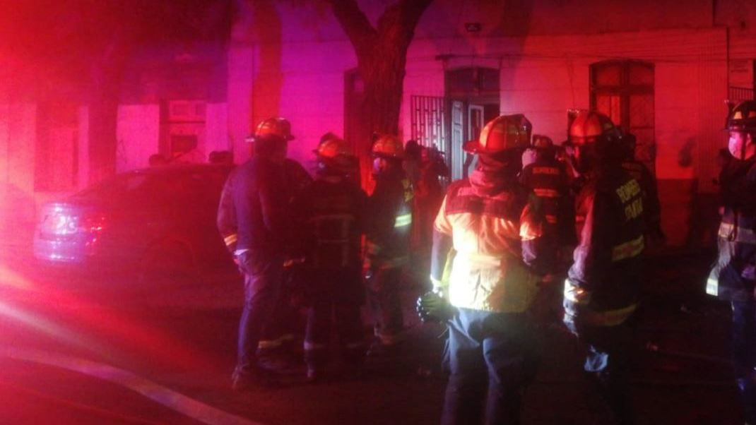 Incendio afectó a dos cités en Santiago Centro: Al menos 50 personas damnificadas