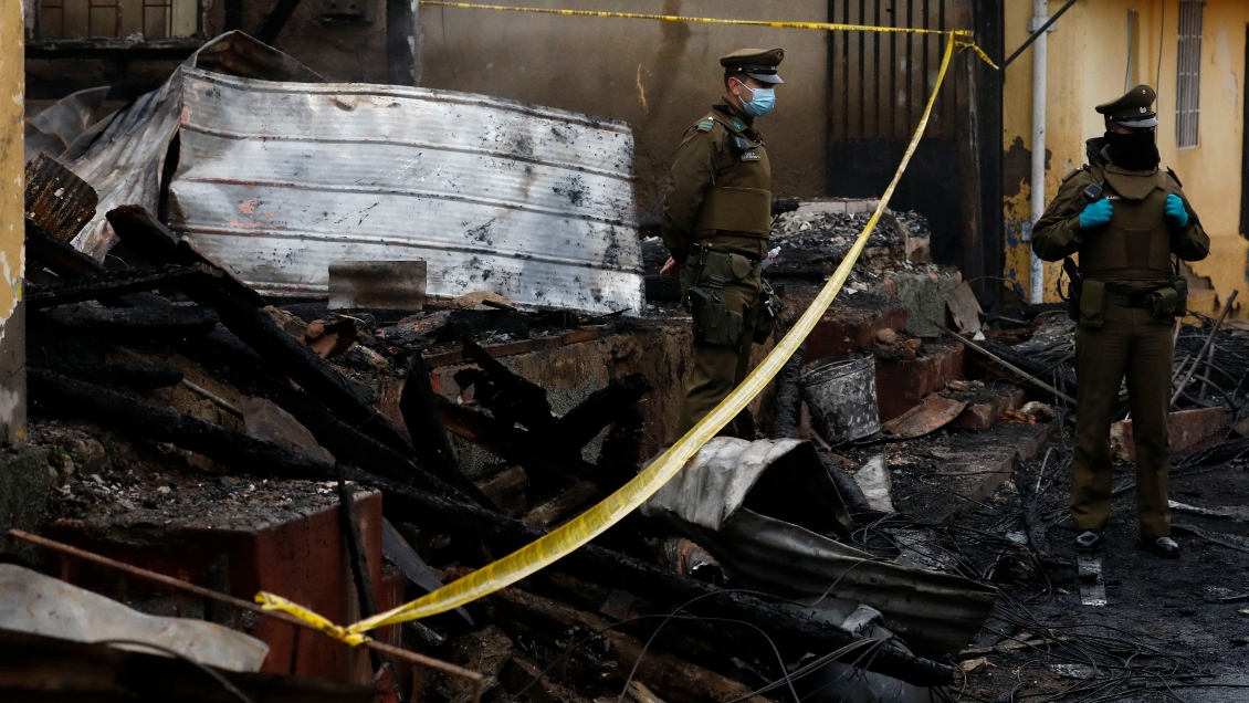 Incendio destruyó tres viviendas y un auto en Talcahuano