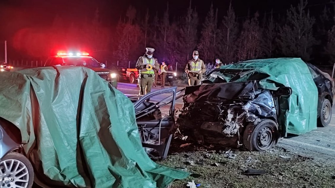 Colisión de dos vehículos deja tres personas fallecidas en Pichilemu
