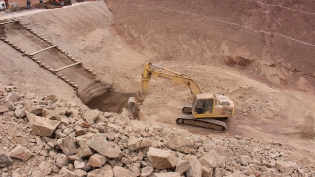 Construcción de muros aluvionales en Iquique presentan 50% de avance