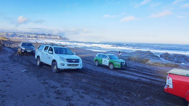 Dos pescadores desaparecidos tras volcamiento de bote en Bucalemu