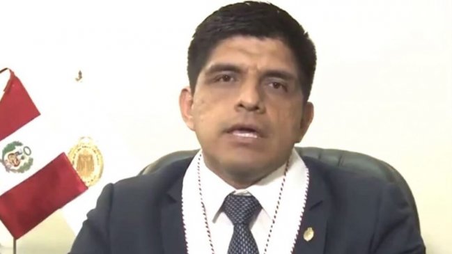 Fiscalía de Perú investiga a ministro del Interior tras polémica por licencia