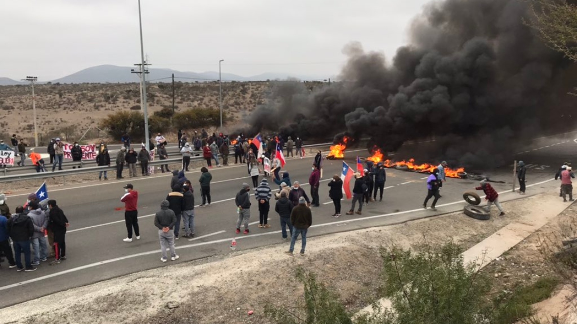 Pescadores artesanales continúan manifestaciones y levantan barricadas en Talcahuano