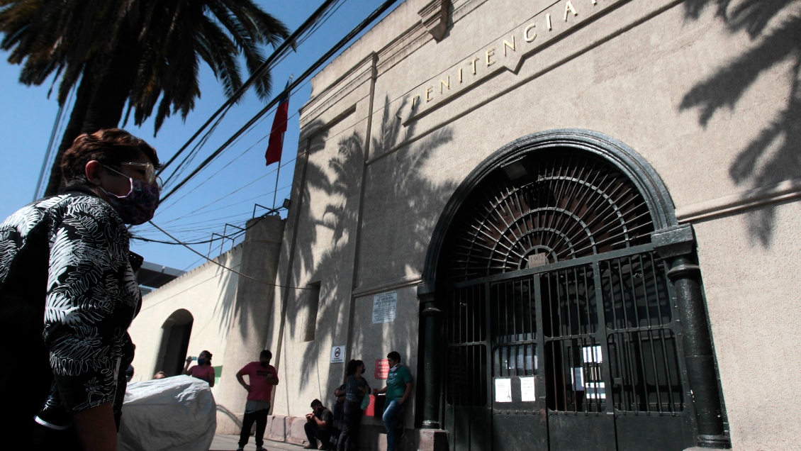 Tres años de cárcel a hombre que lanzó bomba molotov a Carabineros durante el estallido social