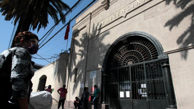 Tres años de cárcel a hombre que lanzó bomba molotov a Carabineros durante el estallido social