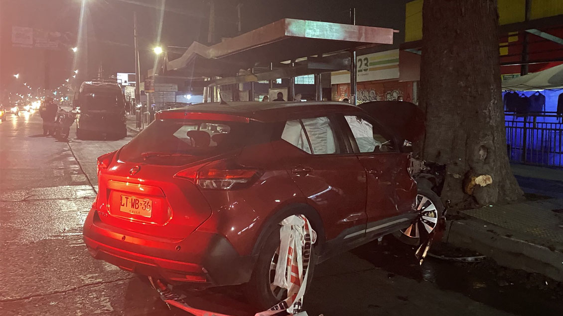 Conductor perdió el control y atropelló a varias personas en paradero de Recoleta