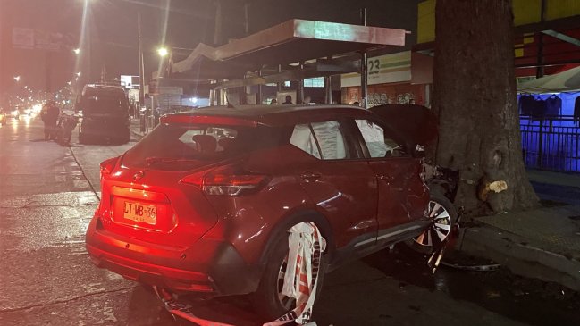 Conductor perdió el control y atropelló a varias personas en paradero de Recoleta