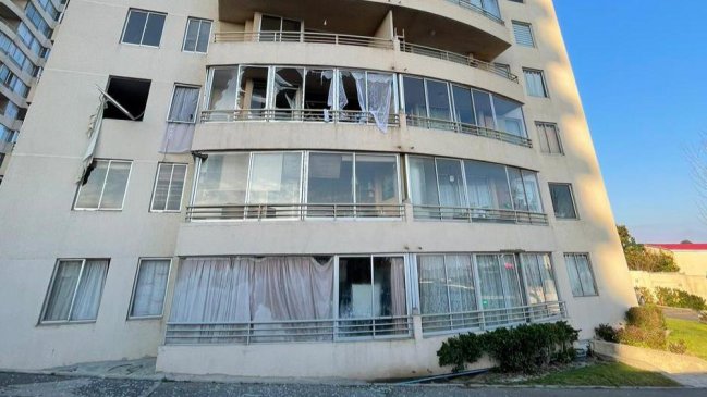Tres lesionados deja explosión por presunta acumulación de gas en departamento de Valparaíso