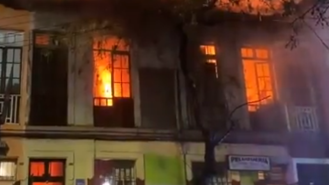 Incendio en Barrio Yungay afecta al menos a ocho viviendas