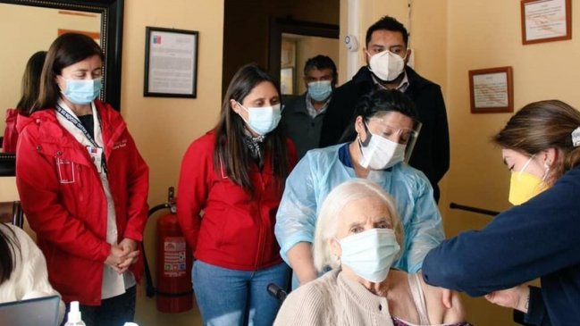 Vacunas de refuerzo: 447 dosis serán administradas en los Eleam de Ñuble