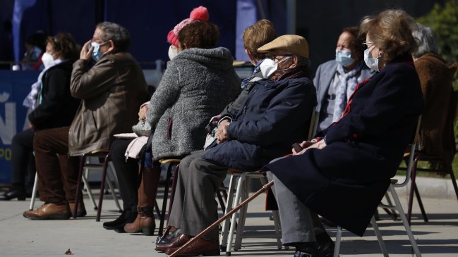 Municipios acusan falta de recursos para mejorar logística de vacunación