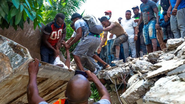 Fallecidos por terremoto en Haití ya superan los 700