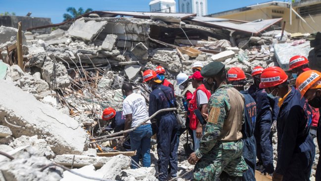 Haití eleva a 1.297 los muertos por el terremoto