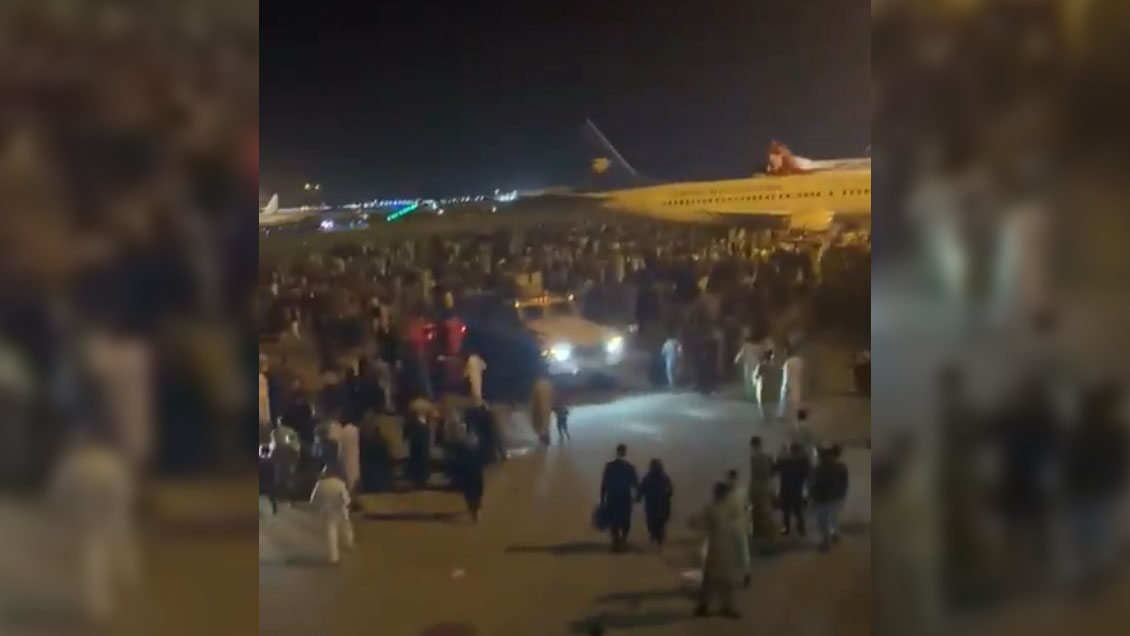 EEUU toma el control del tráfico del aeropuerto de Kabul para evacuaciones
