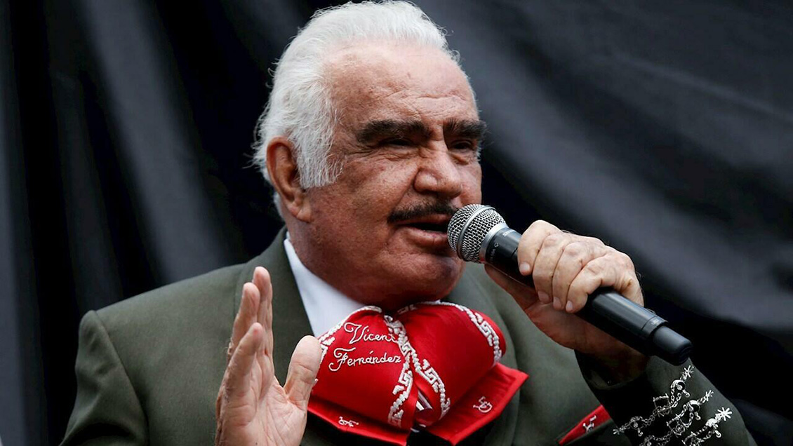 Vicente Fernández fue sometido a una traqueotomía tras accidente casero