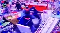 Video Revelan video de la pelea que dejó a un cliente ...