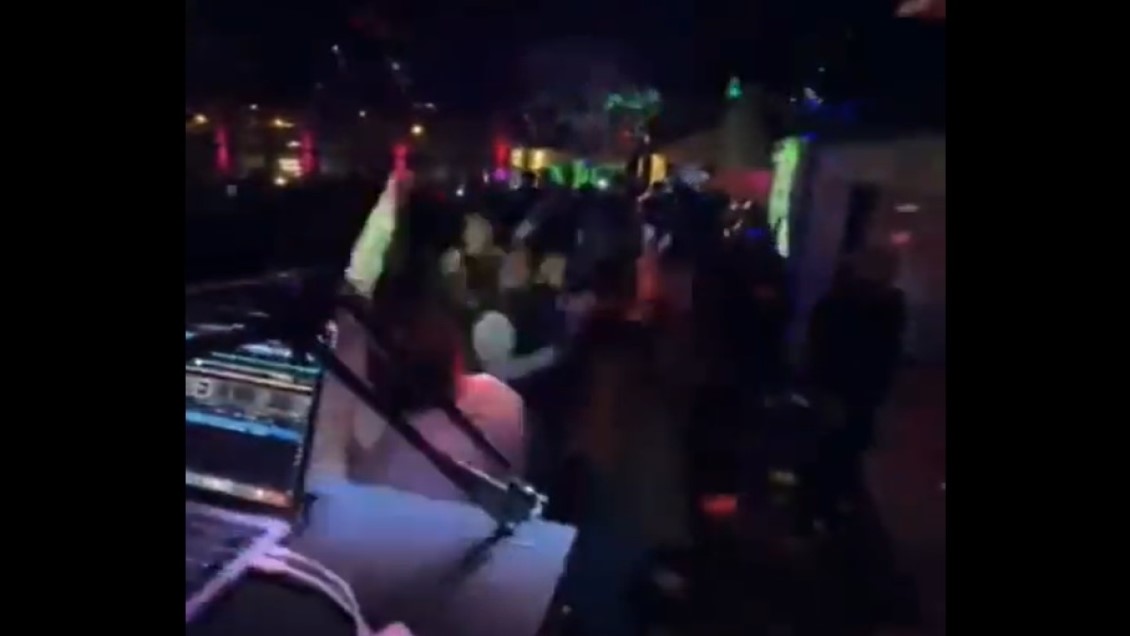 Seremi de Salud investigará fiesta transmitida en vivo en restorán de Los Ángeles