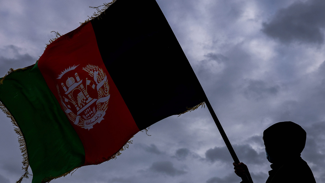 Los talibanes reprimieron su primera revuelta civil por la bandera de Afganistán