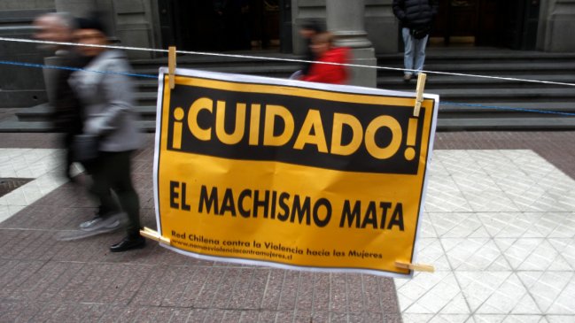 Mujer fue abusada y atacada por centenares de hombres en Pakistán