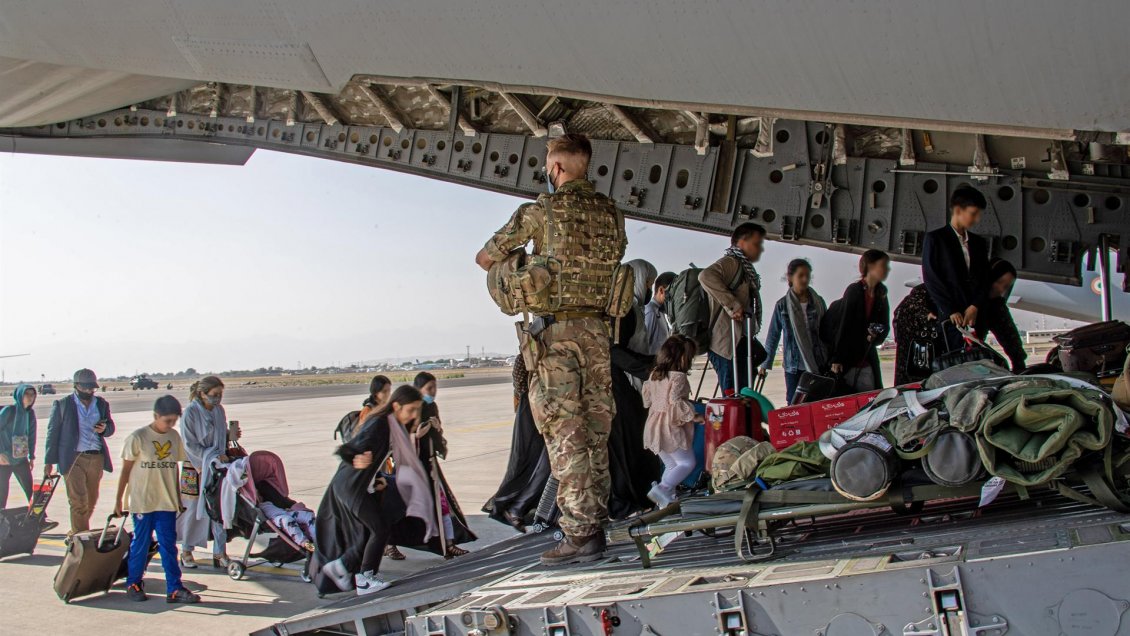 OTAN mantendrá tropas en aeropuerto de Kabul durante las evacuaciones