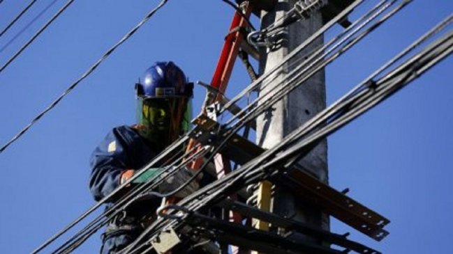 Municipios del Maule piden acusación constitucional contra ministro de Energía por constantes cortes de luz