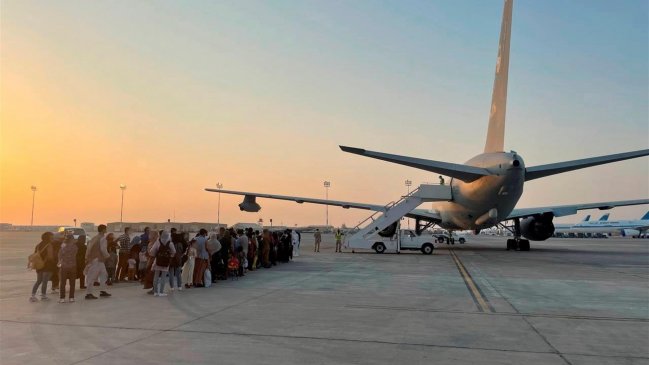 Talibanes aseguran que permitirán vuelos civiles tras el fin de la evacuación