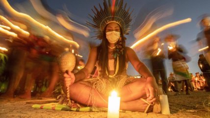  Miles de indígenas acampan en Brasilia en protesta contra Bolsonaro  